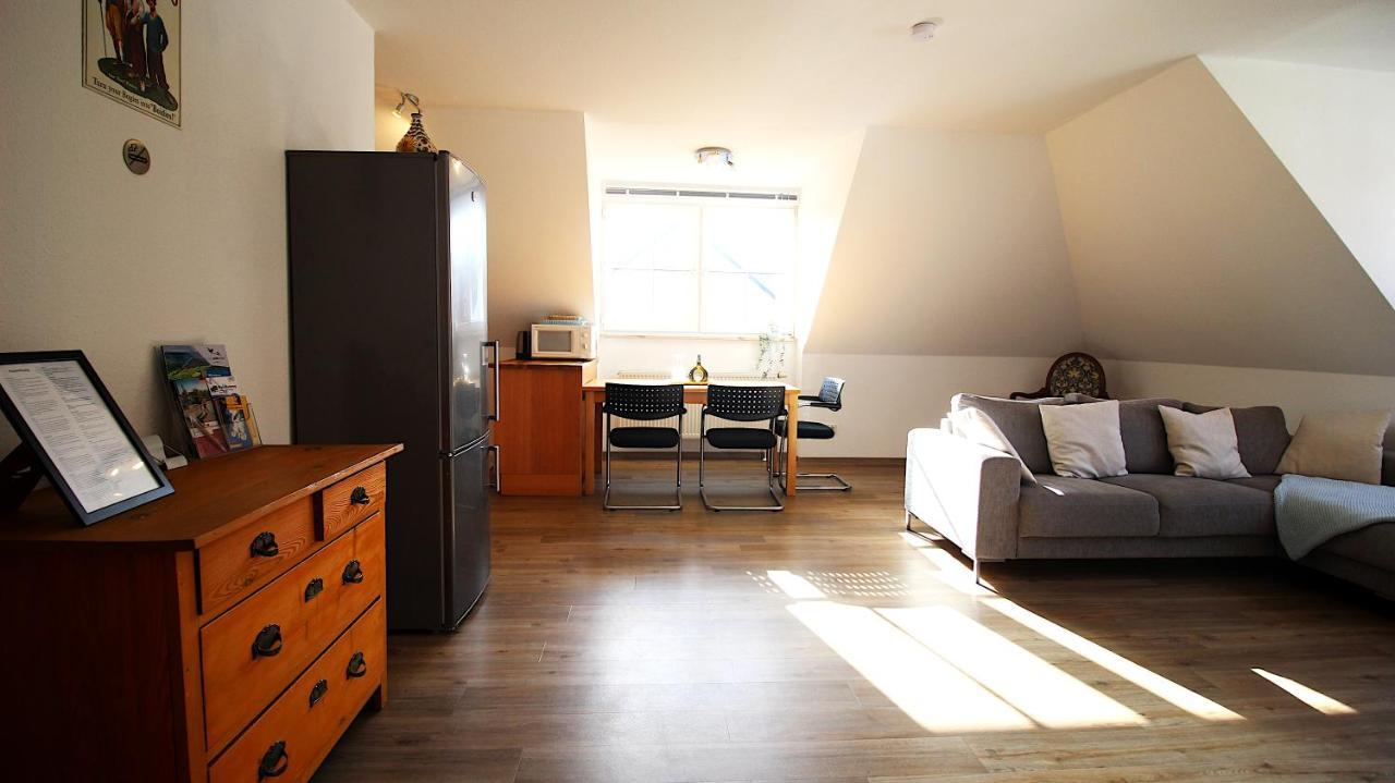 Homie Stay Zell - Apartment Mit Privatparkplatz Zell am Main Exterior photo