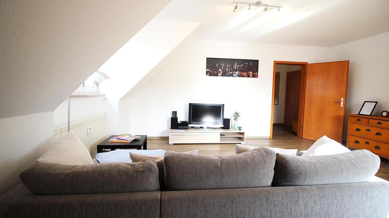 Homie Stay Zell - Apartment Mit Privatparkplatz Zell am Main Exterior photo
