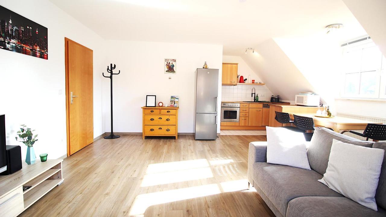 Homie Stay Zell - Apartment Mit Privatparkplatz Zell am Main Exterior photo